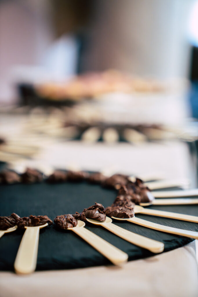 CUCCHIAINI DI CIOCCOLATA SPALMABILE